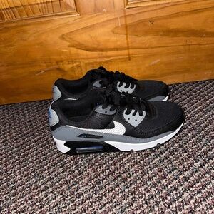2 pair of Nike Air Max size 7.5 men 1 pair of Nike Court Vision size 8 men